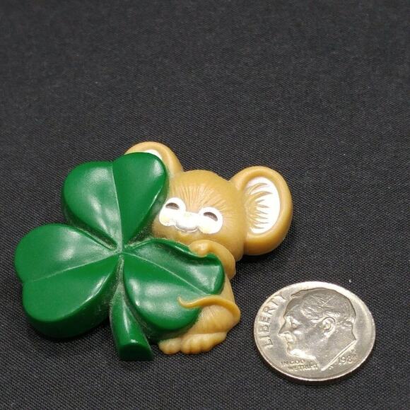 Vintage Hallmark 1983 Mouse & Three Leaf Clover St. Patrick's Day Brooch Pin - Picture 5 of 7